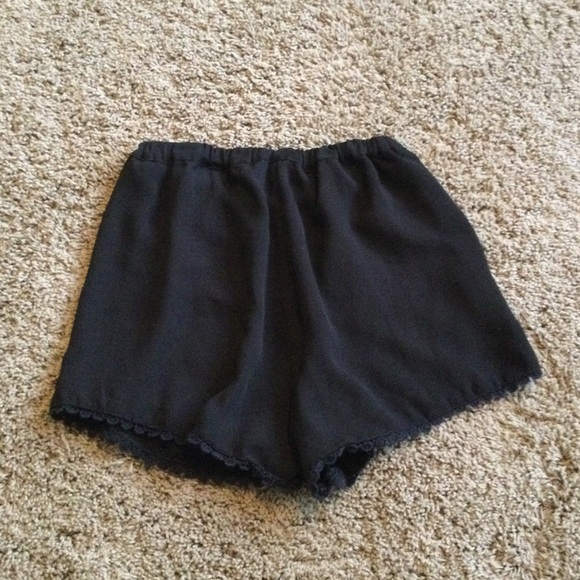Brandy Melville shorts - Picture 2 of 5